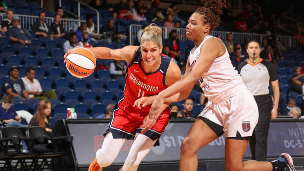 Elena Delle Donne drives to the rim